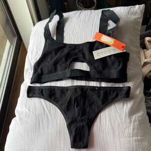 Colsie Black Women's Bra and Panty Set